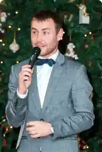 Ведущий Евгений